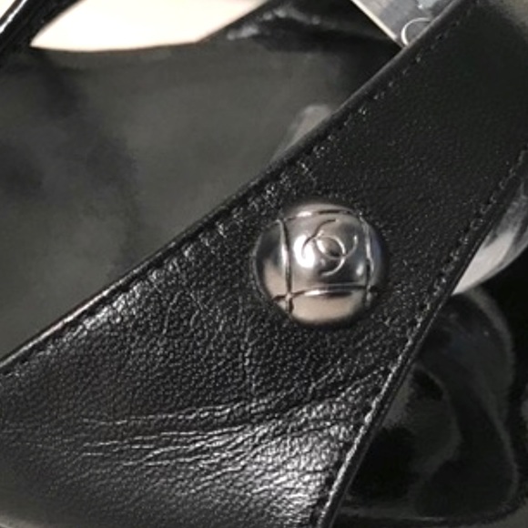 Iconic Chanel CC Quilted Heels - Picture 3 of 9